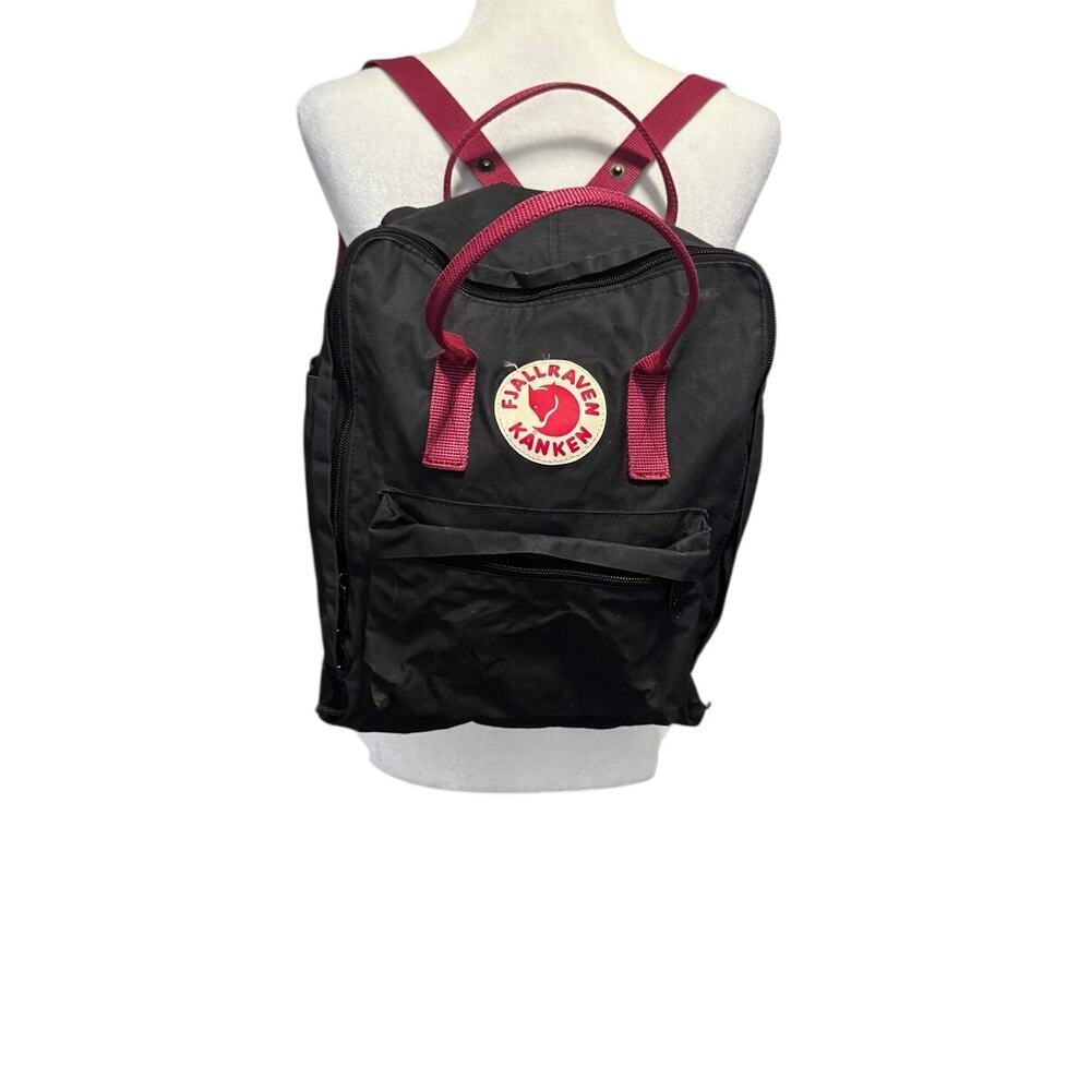Fjällräven Kånken Classic Backpack Black with Red Handles & Straps – 14” x 10”